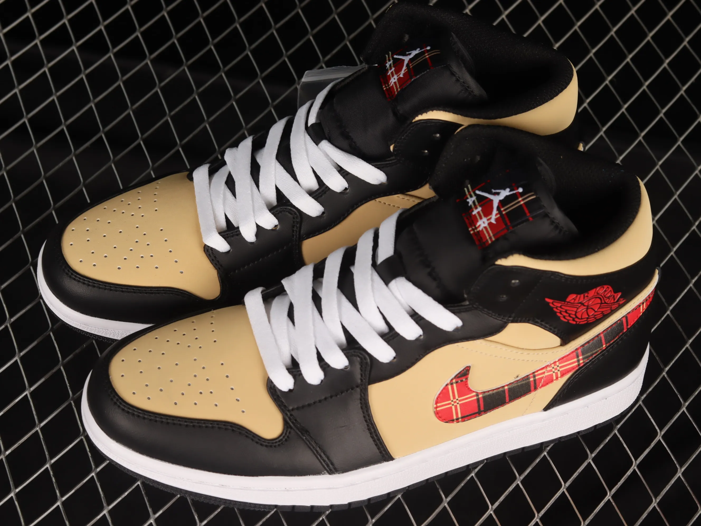 All categories Air Jordan Jordan series basketball shoes Air Jordan 1 Mid Air Jordan 1 Mid "Tartan Swoosh" AJ1 Qiao 1 plaid skirt Zhongbang basketball shoes DZ5329-001